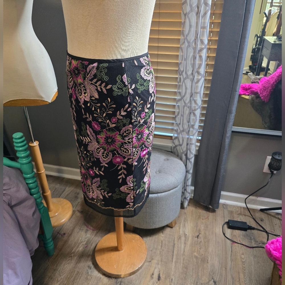 Tahari Floral Embroidered Pencil Skirt - Picture 2 of 7
